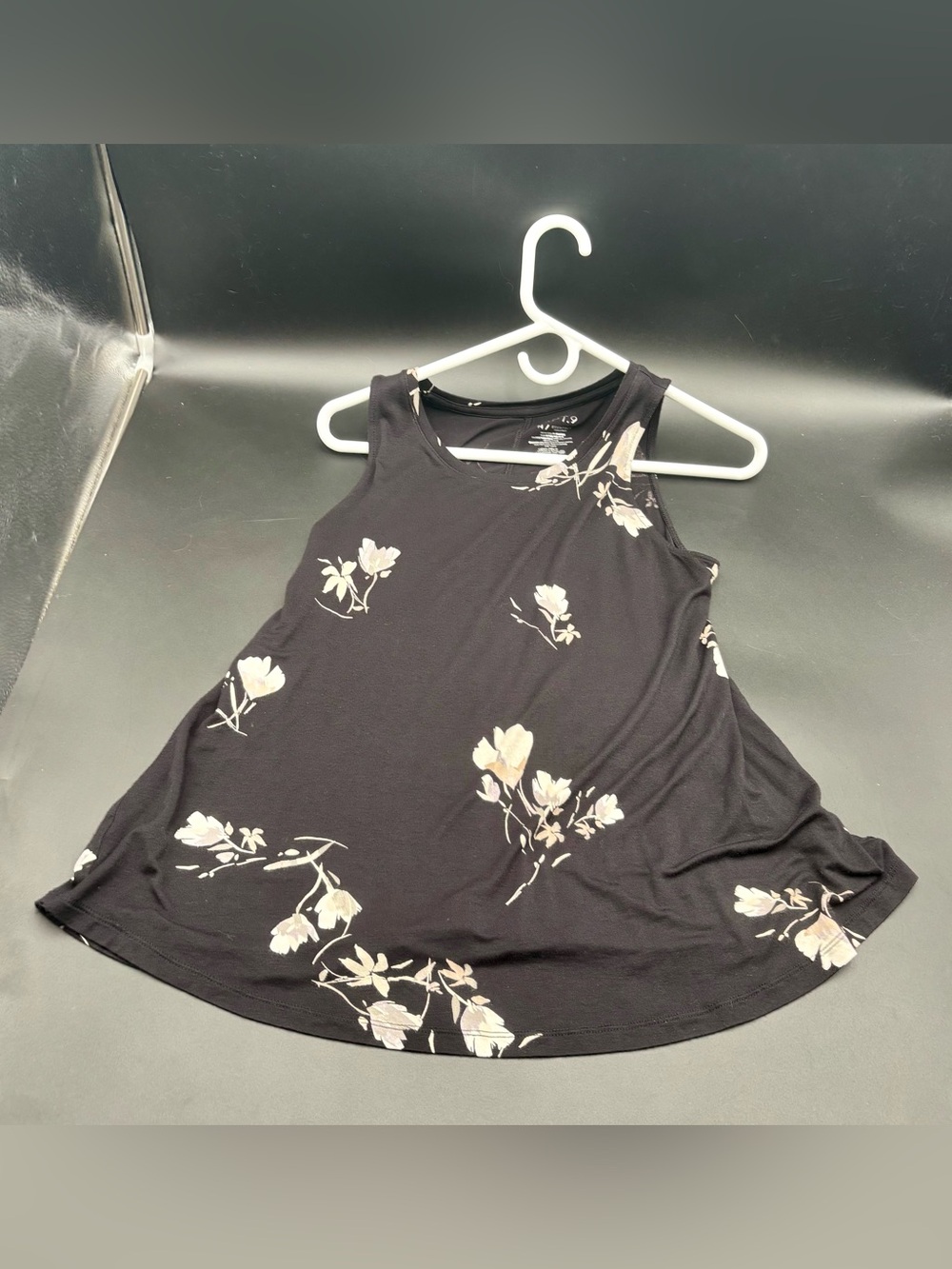 Apt. 9 Essentials Black Floral Swing Tank Top Size M